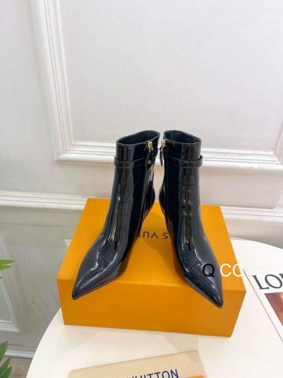 Picture of Louis Vuitton Shoes _SKULVsz35-40XC011012423